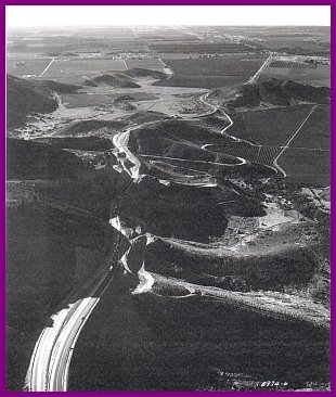 conejo_pass_expwy_construction.jpg (37003 bytes)